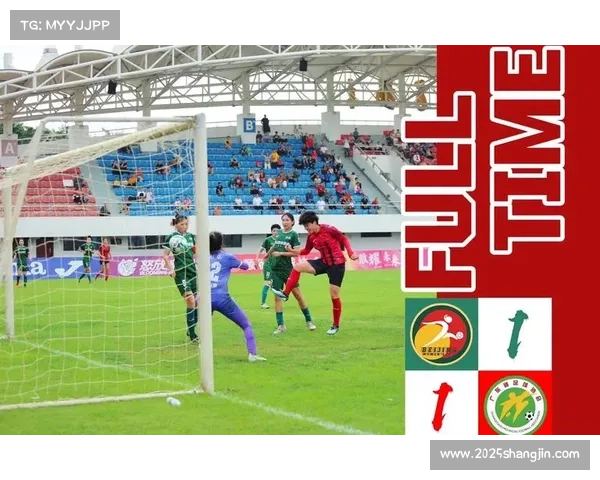 雨战影响双方技术发挥,法兰克福主场草皮积水严重 雨战影响双方技术发挥,法兰克福主场草皮积水严重