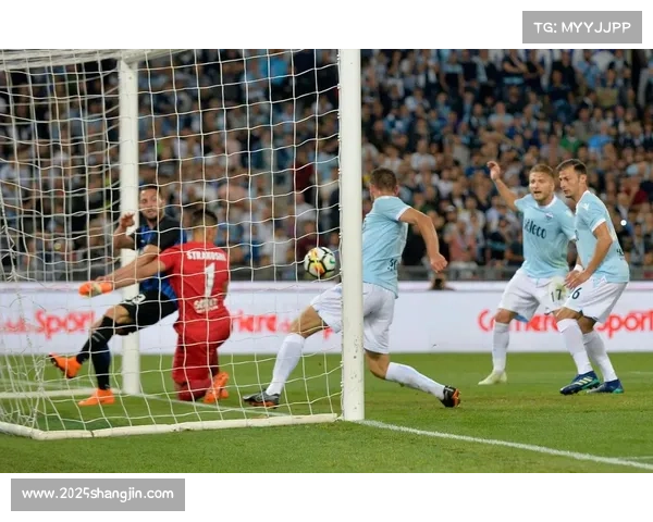 终场哨响,尤文图斯球员坎比亚索从比赛第17分钟乌龙罪人到第26分钟将功补进球功臣的戏剧性九分钟转变 终场哨响,尤文图斯球员坎比亚索从比赛第17分钟乌龙罪人到第26分钟将功补进球功臣的戏剧性九分钟转变